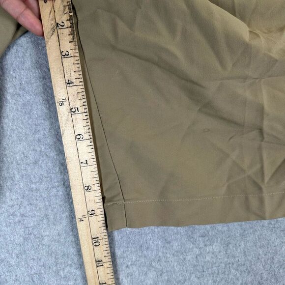 Under Armour Golf Cargo Shorts Flat Front Beige Color Size 38 stain - Picture 8 of 9